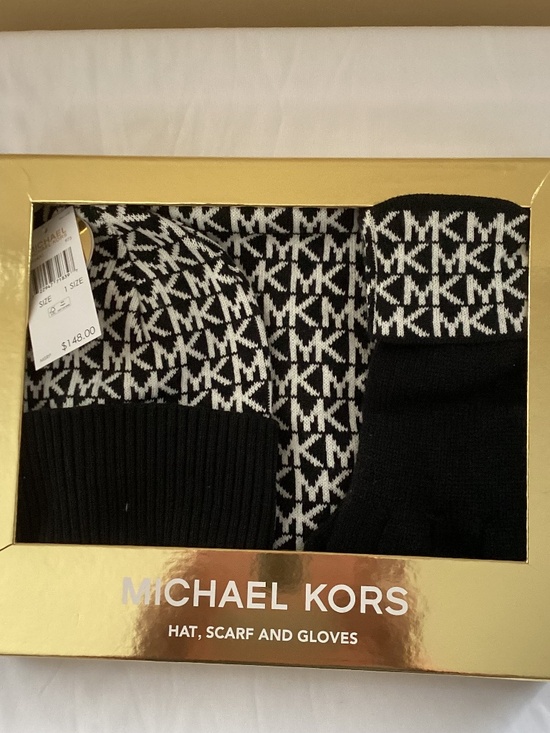 Michael Kors MK Logo hat, scarf and hat set. BMWT/ in a Box - Picture 1 of 10